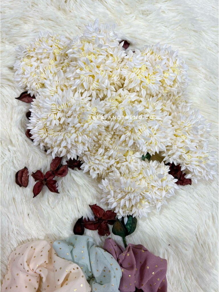 JASMINE SCENTED SCRUNCHIE